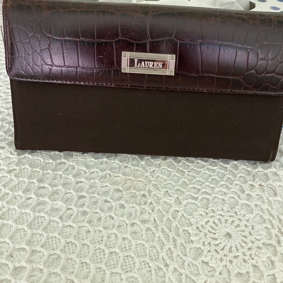 ♥️LAUREN Wallet♥️ - Picture 1 of 5